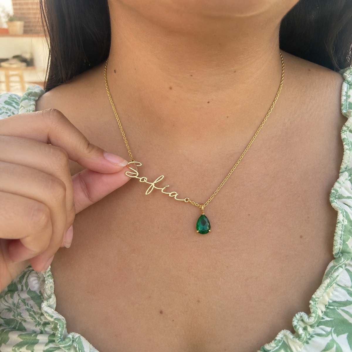 Collar Miorela — nombre Sofía con piedra esmeralda